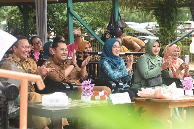 Wujudkan Masyarakat Sehat, Ketua TP PKK Merangin Ny. Hj. Lavita Syukur Launching Pemeriksaan Kesehatan Gratis di Renah Pamenang