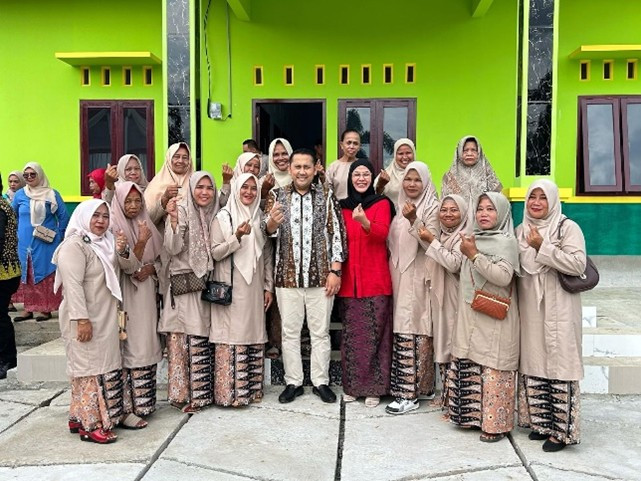 Peringati Hari Kartini, Ketua TP PKK Merangin Ny. Hj. Lavita Syukur Bakar Semangat Kelompok Tani Dapil III di Desa Lantak Seribu