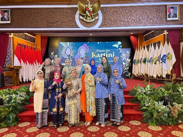 Peringati Hari Kartini Ke-147, Pimpinan TP PKK Kabupaten Merangin Hadiri Prosesi Khidmat di Rumah Dinas Gubernur Jambi